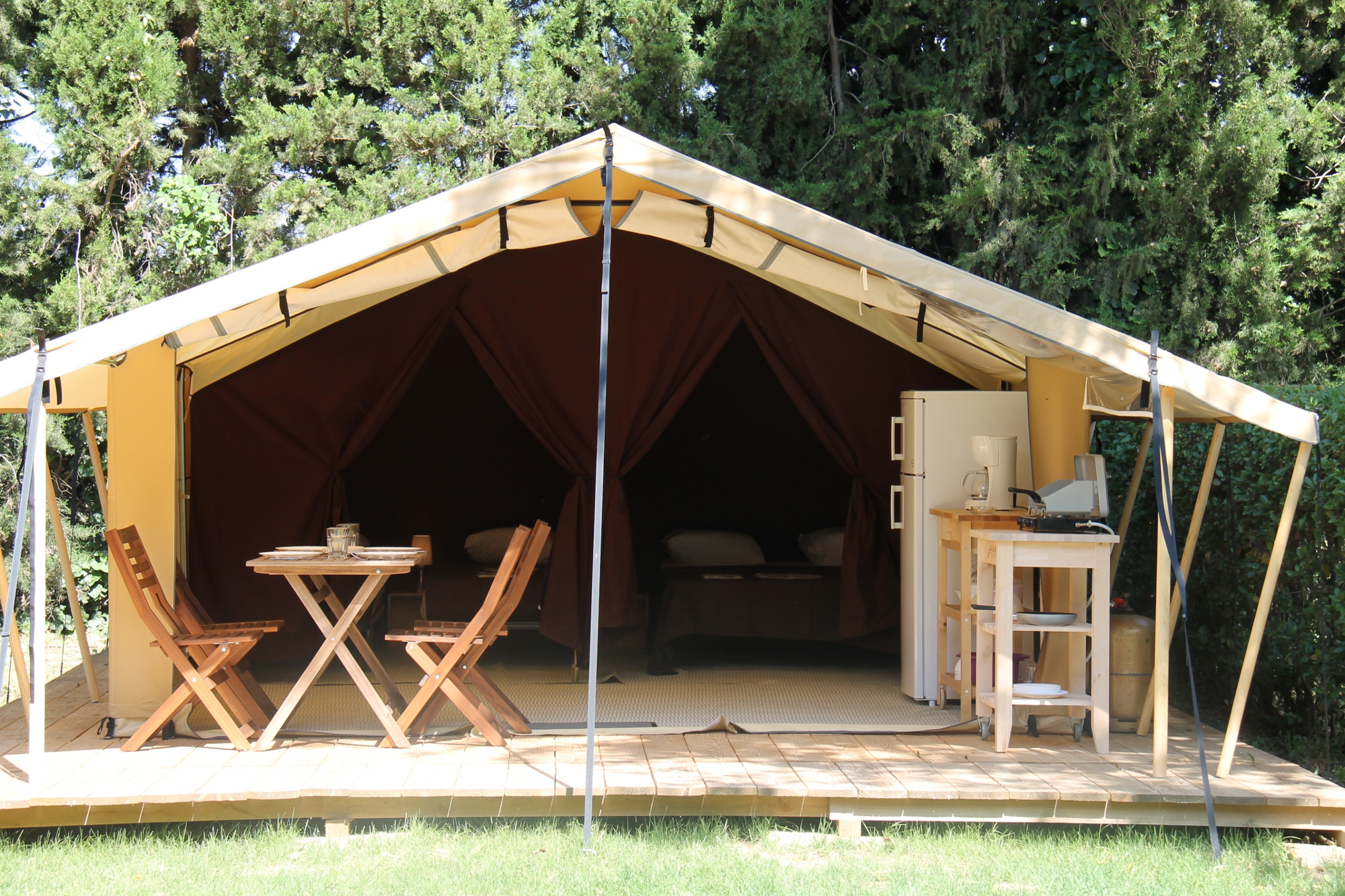Emplacement de camping avec salle de bain privée - Camping le Dauphin