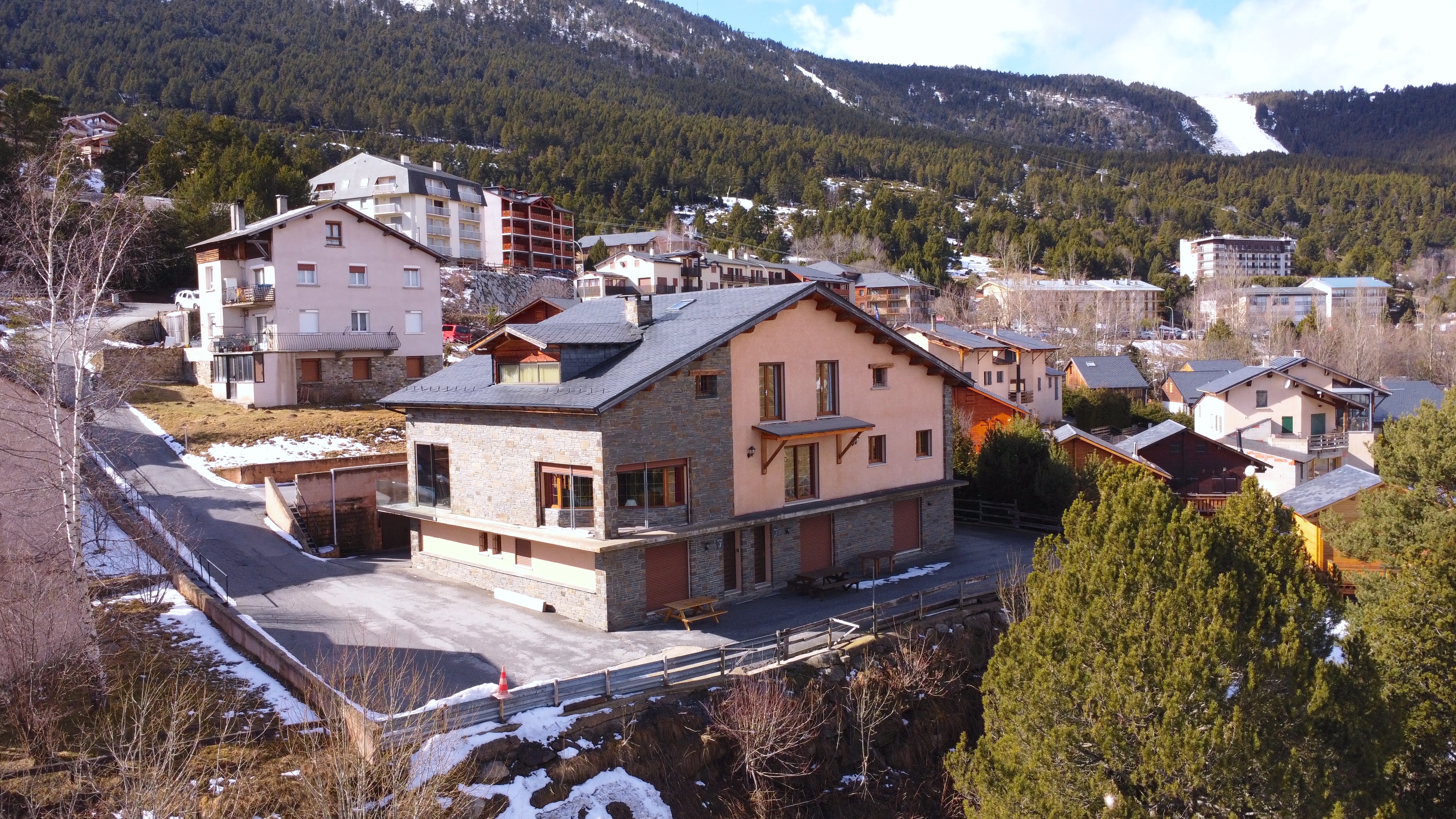 Les Angles - Village station