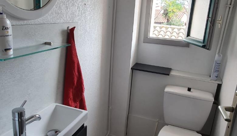 Cabinet toilette étage