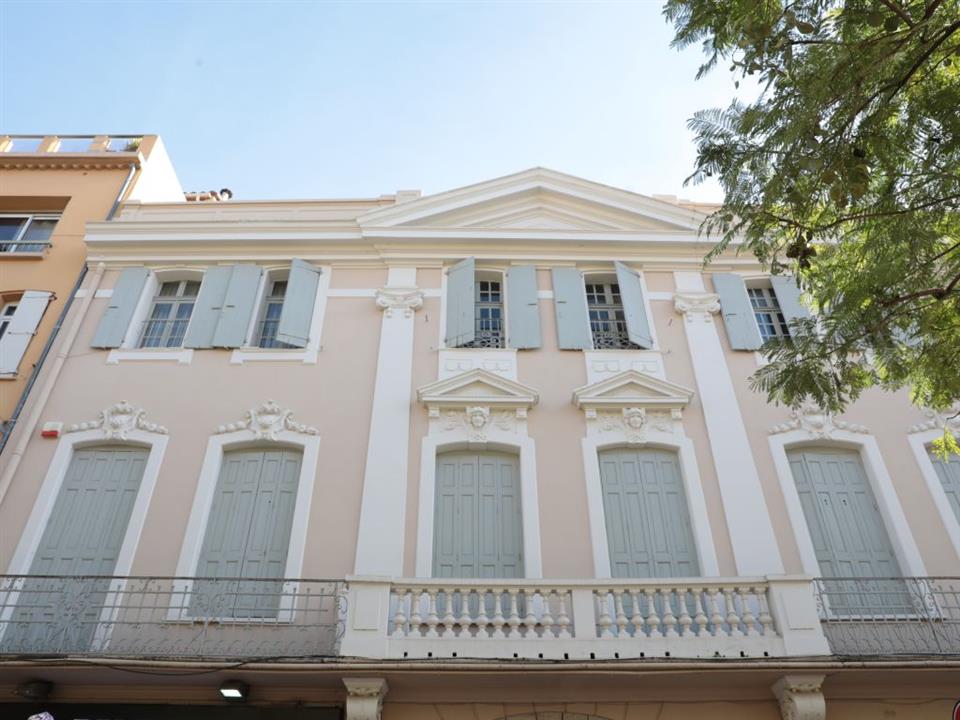 Fenêtres et balcons: Dedans et dehors