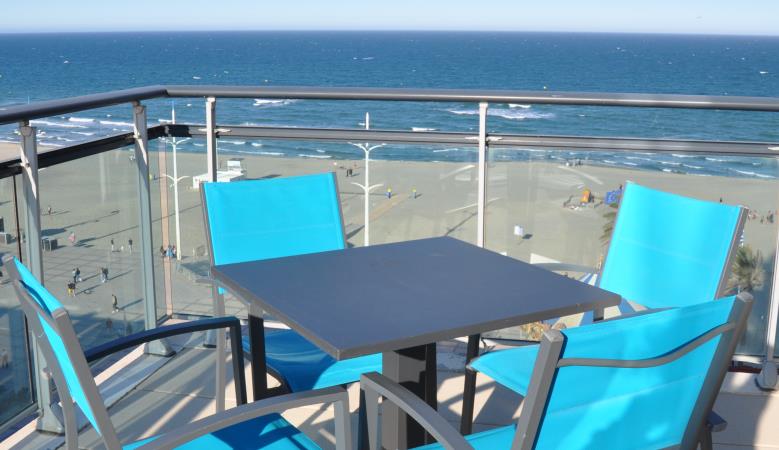 17 Table DSC_0218