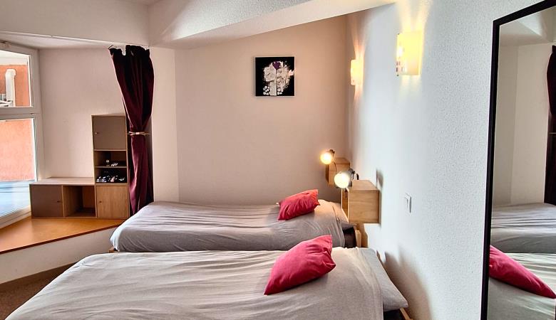 Chambre avec deux lits en 90 cm