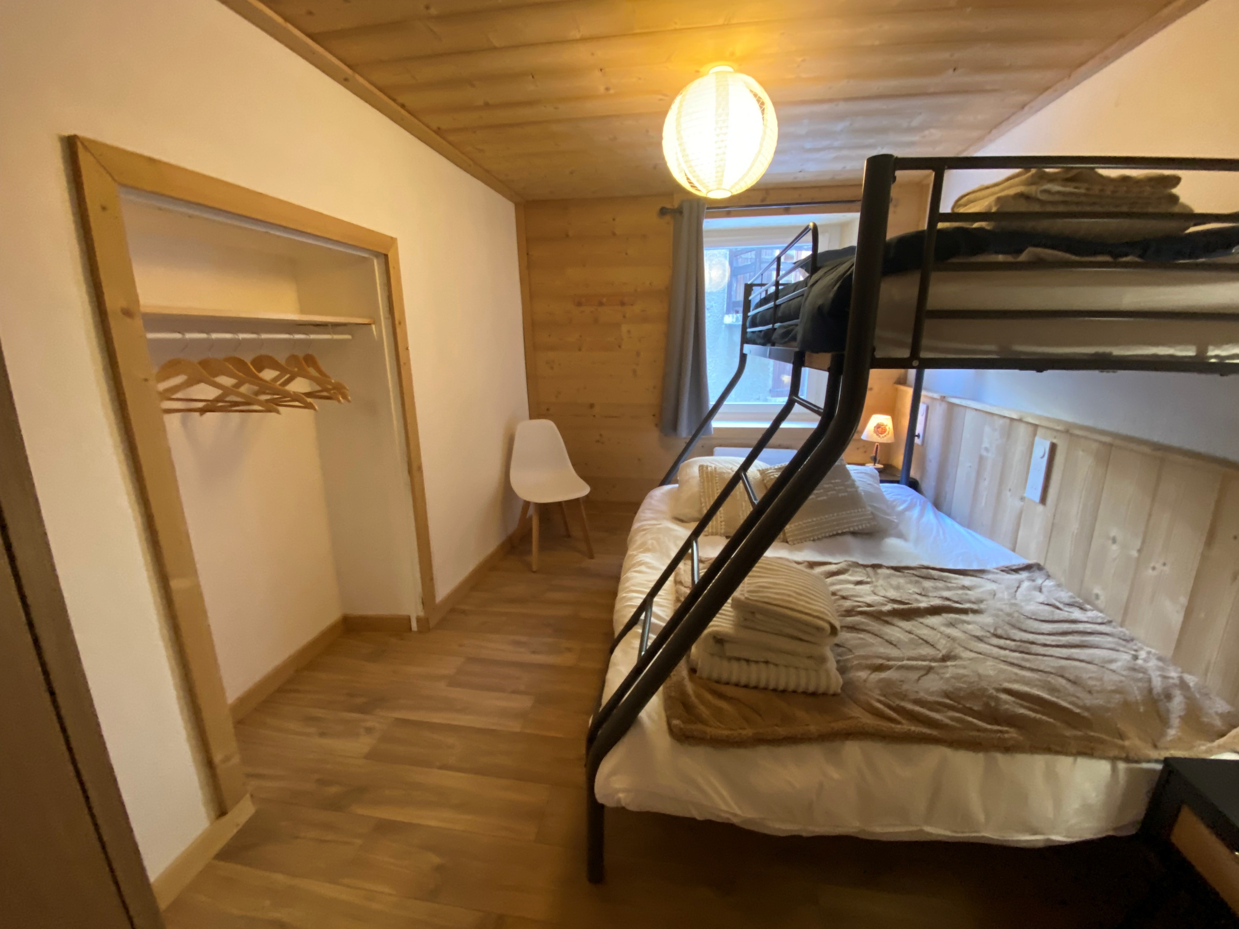 Les Angles - Village station