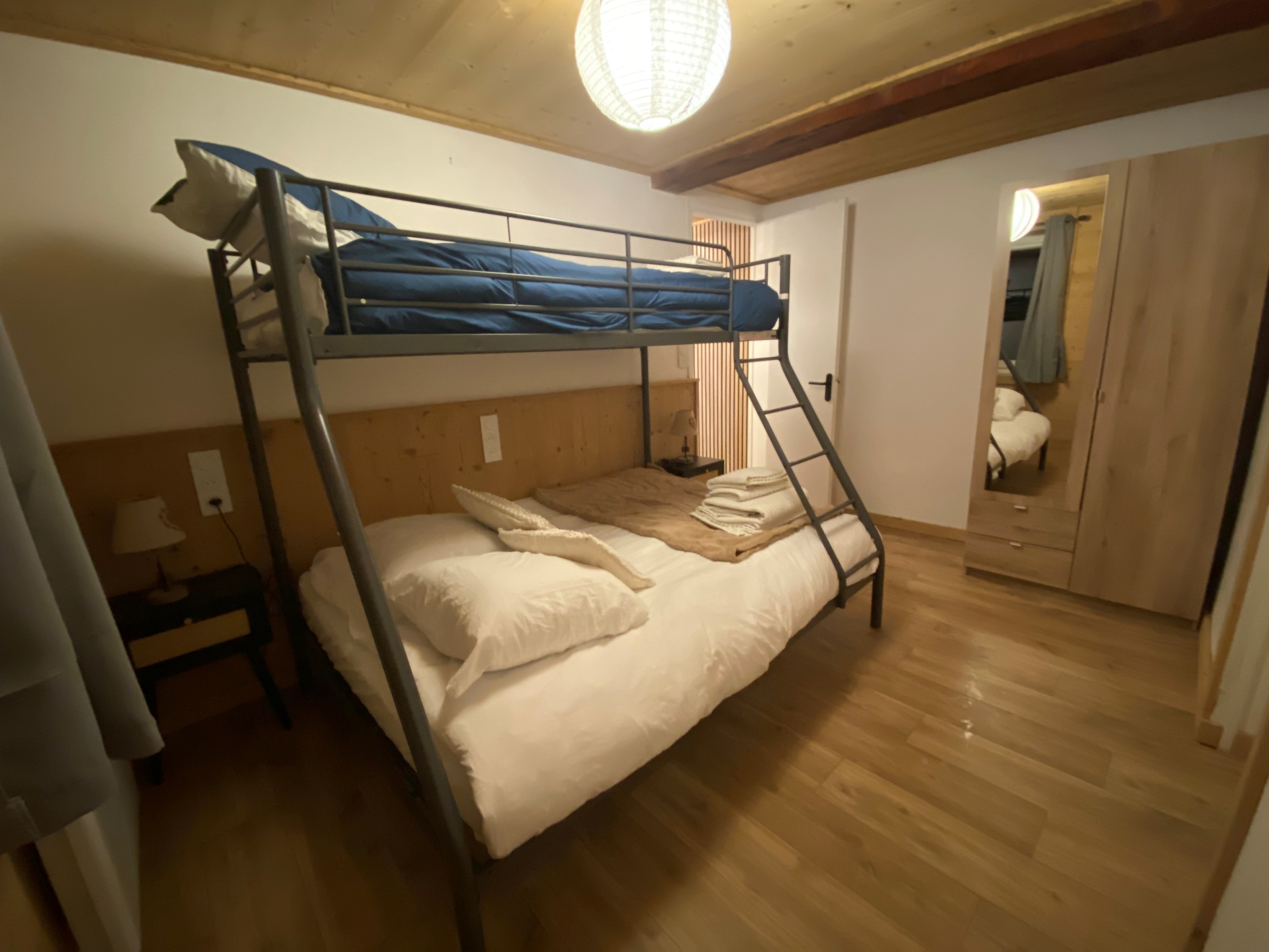 Les Angles - Village station