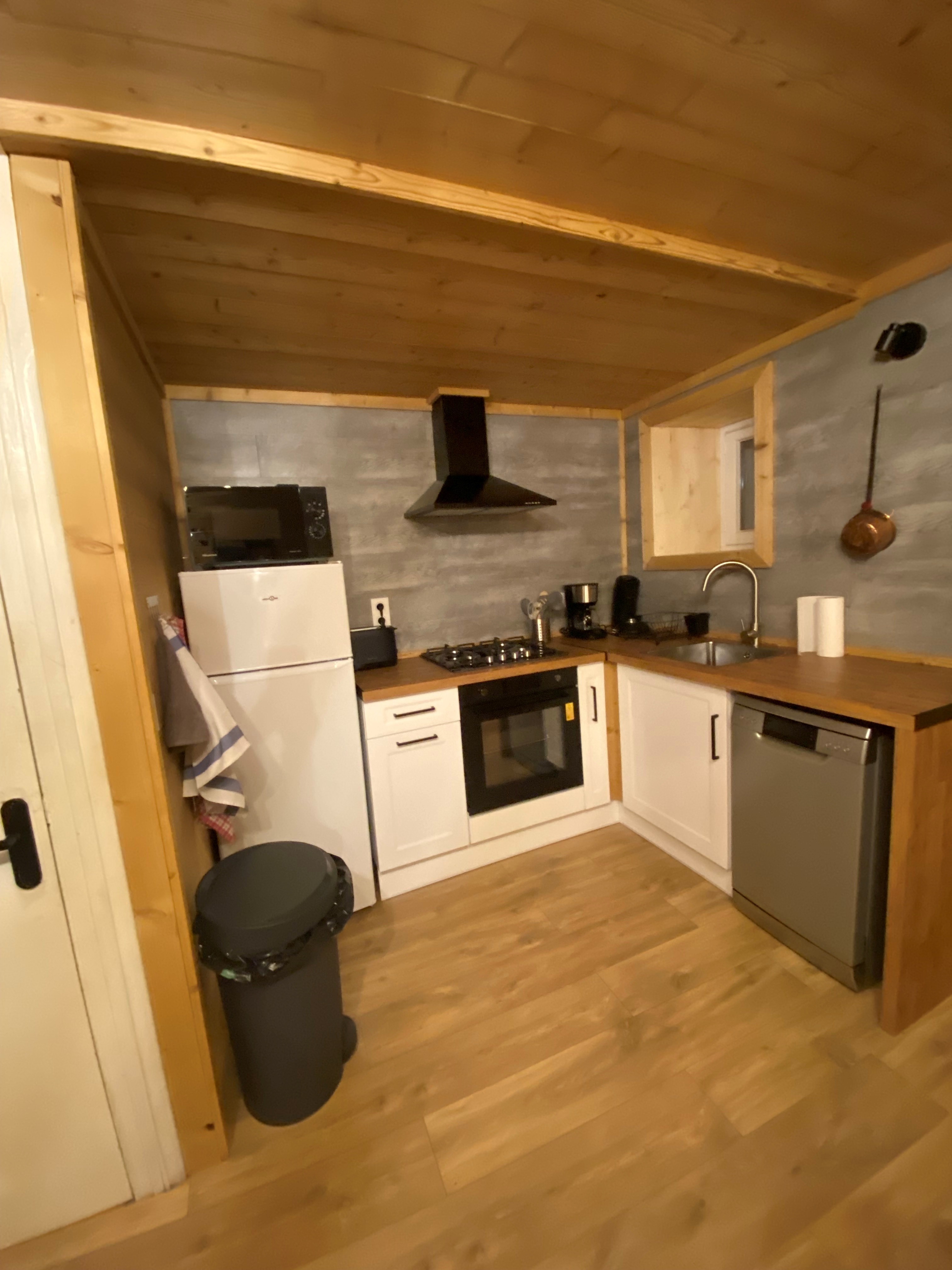 Les Angles - Village station