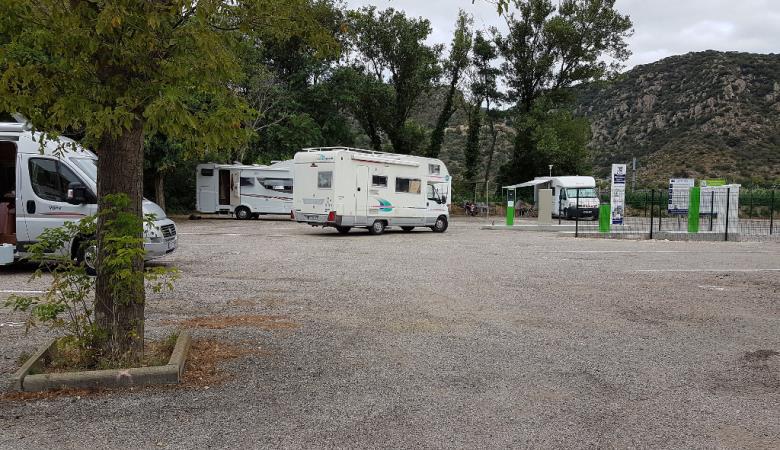 66-vinca-le-lac-portes-du-canigou-aire-etape-camping-car-park-service