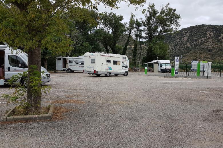 66-vinca-le-lac-portes-du-canigou-aire-etape-camping-car-park-service