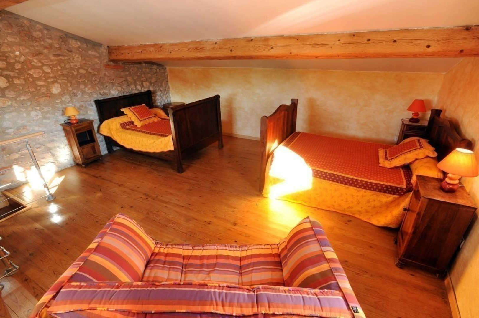 66G101524 f339f2c5c6684d609ea20cf877ae1c58