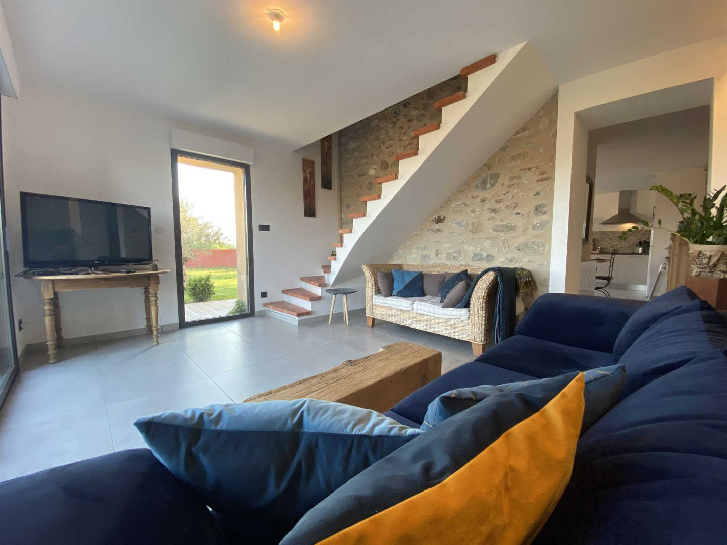 66G102601 6ae084aba4c047139d17b3869ef7c542