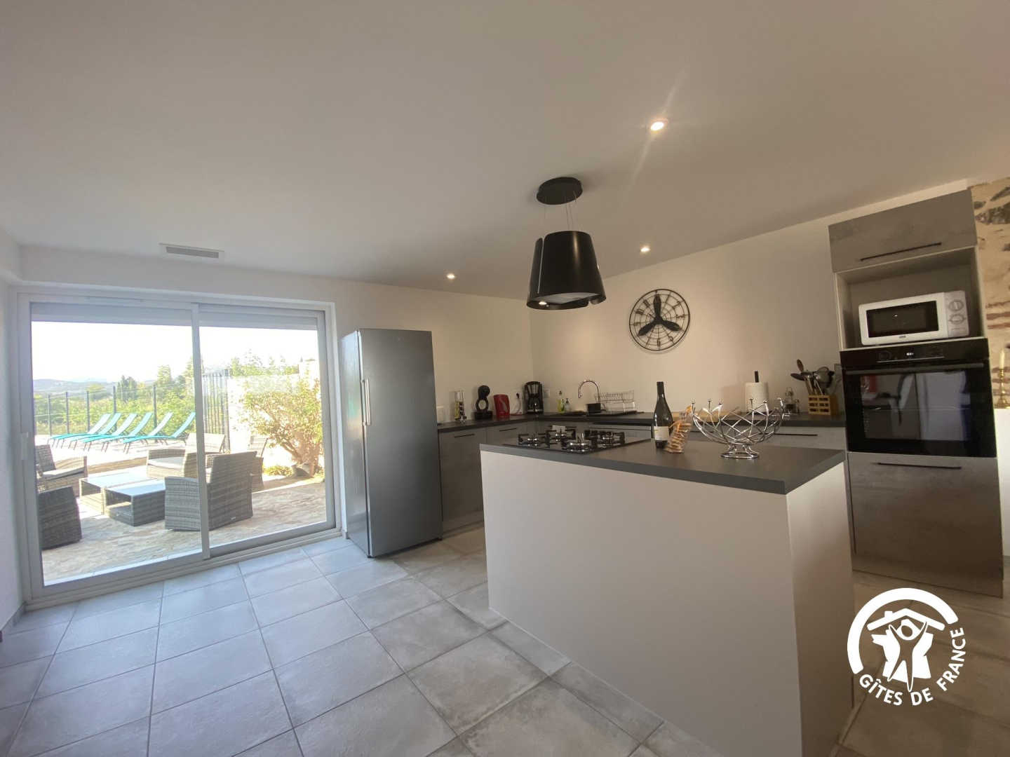 66G103304 b66d8c96d9a44147bc94cb2020b1e1a1