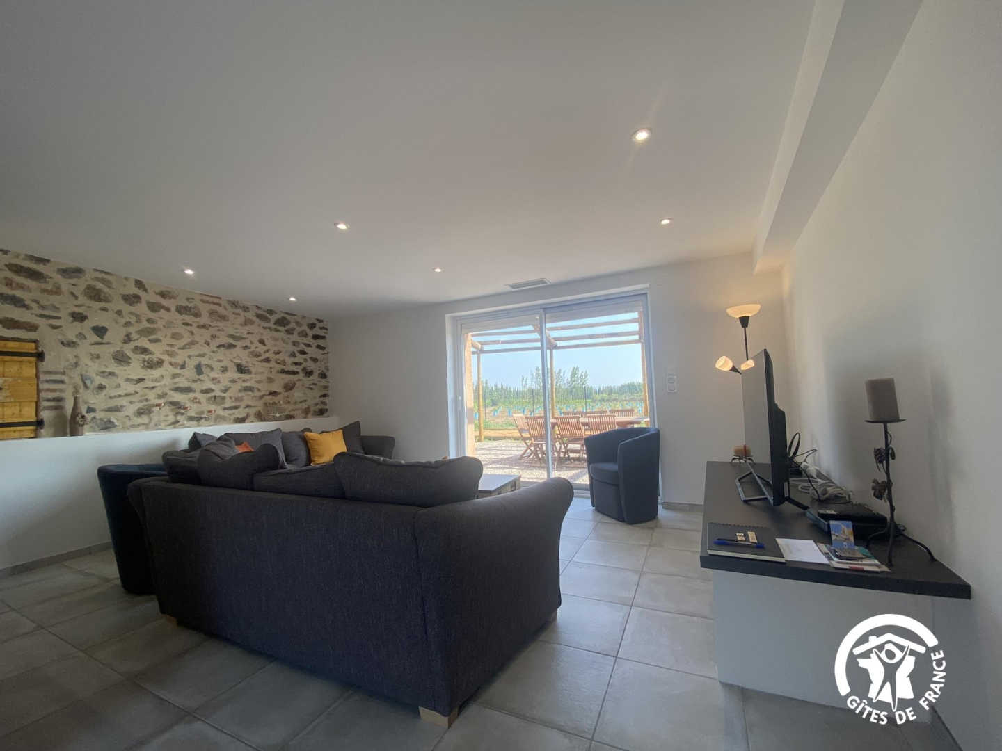 66G103304 b73f32fb60c44cbcb7293b8a29b3b3a6