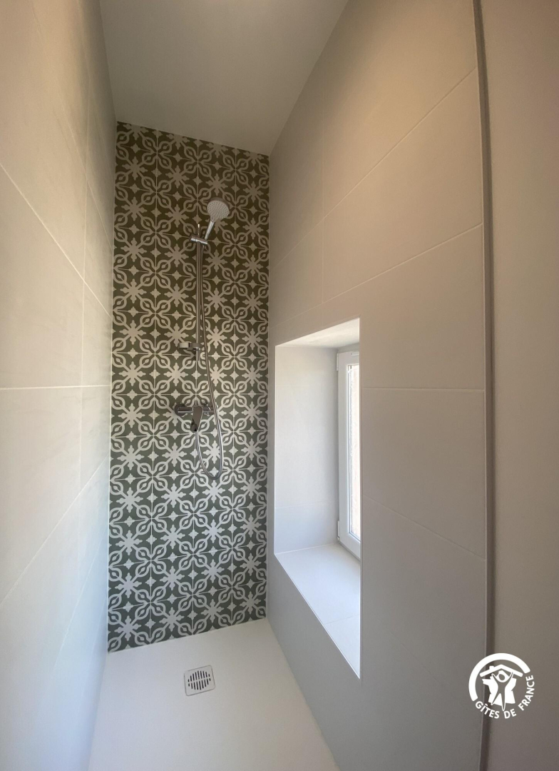 66G103304 c76e245477b346a1b320b9a17c7110ea