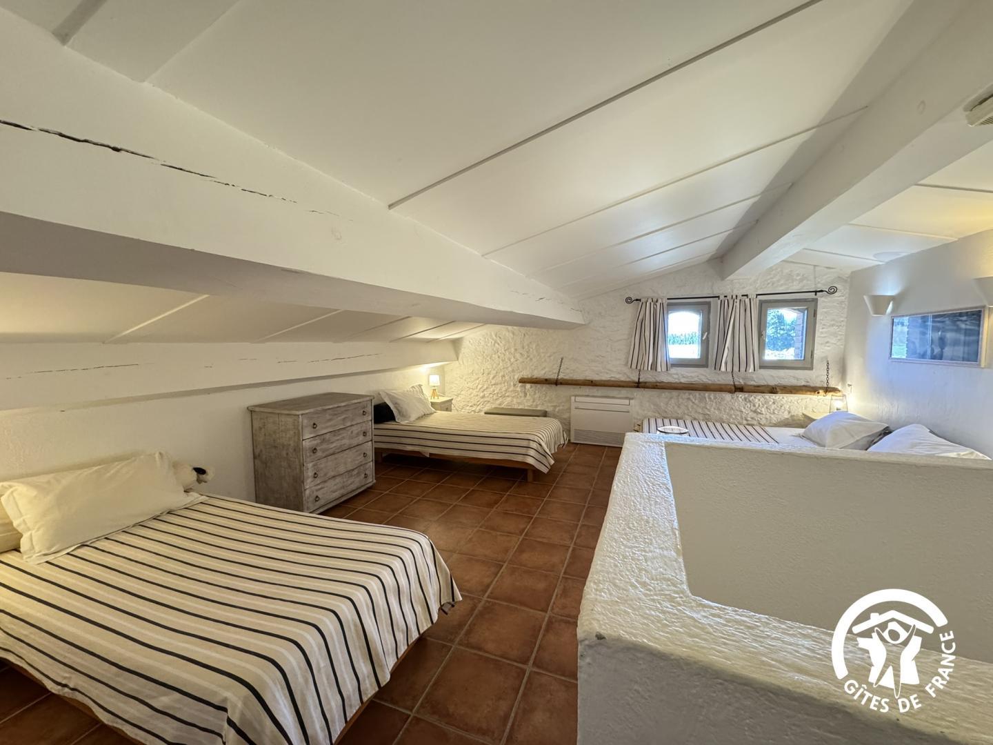 66G103305 5135009ef3d34422a937638d5e17cdd2