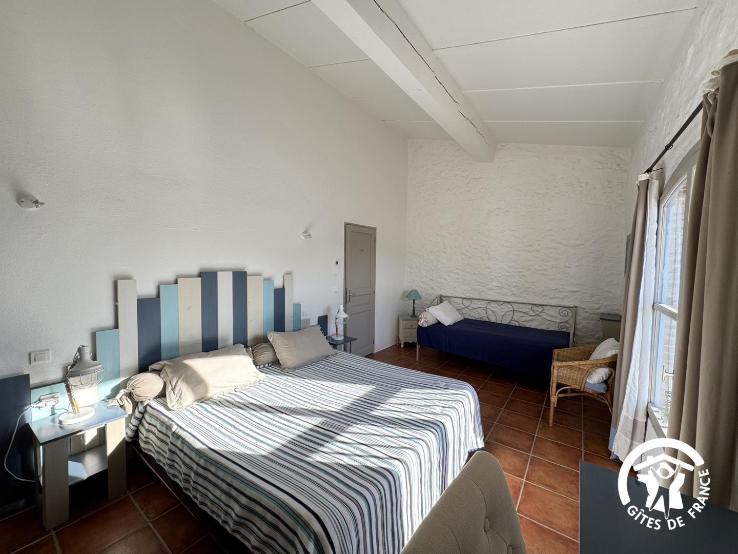 66G103305 aa2165ccd26d49499976f8222a63b6e9