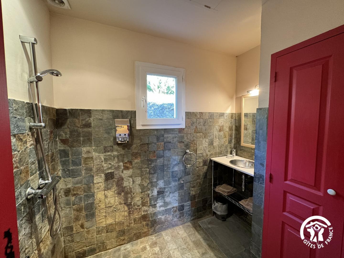 66G103306 0472fe27eceb40b9b93a6cffa6c63404