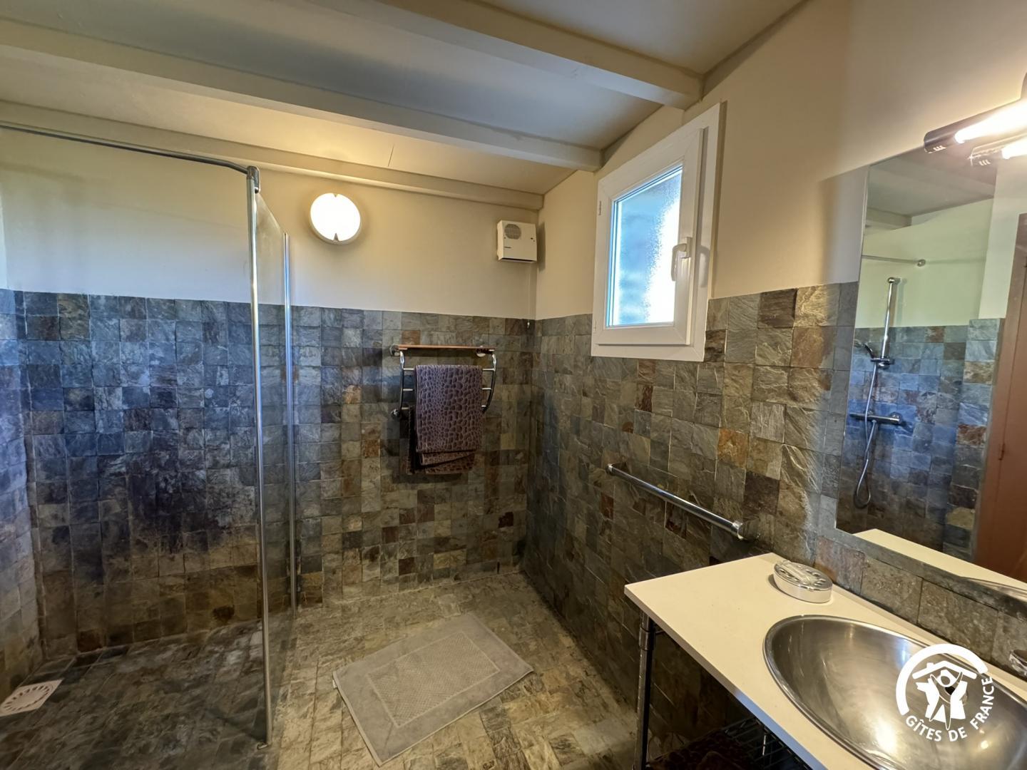 66G103306 7bad874b57d64b0b905f17526a20a8a4