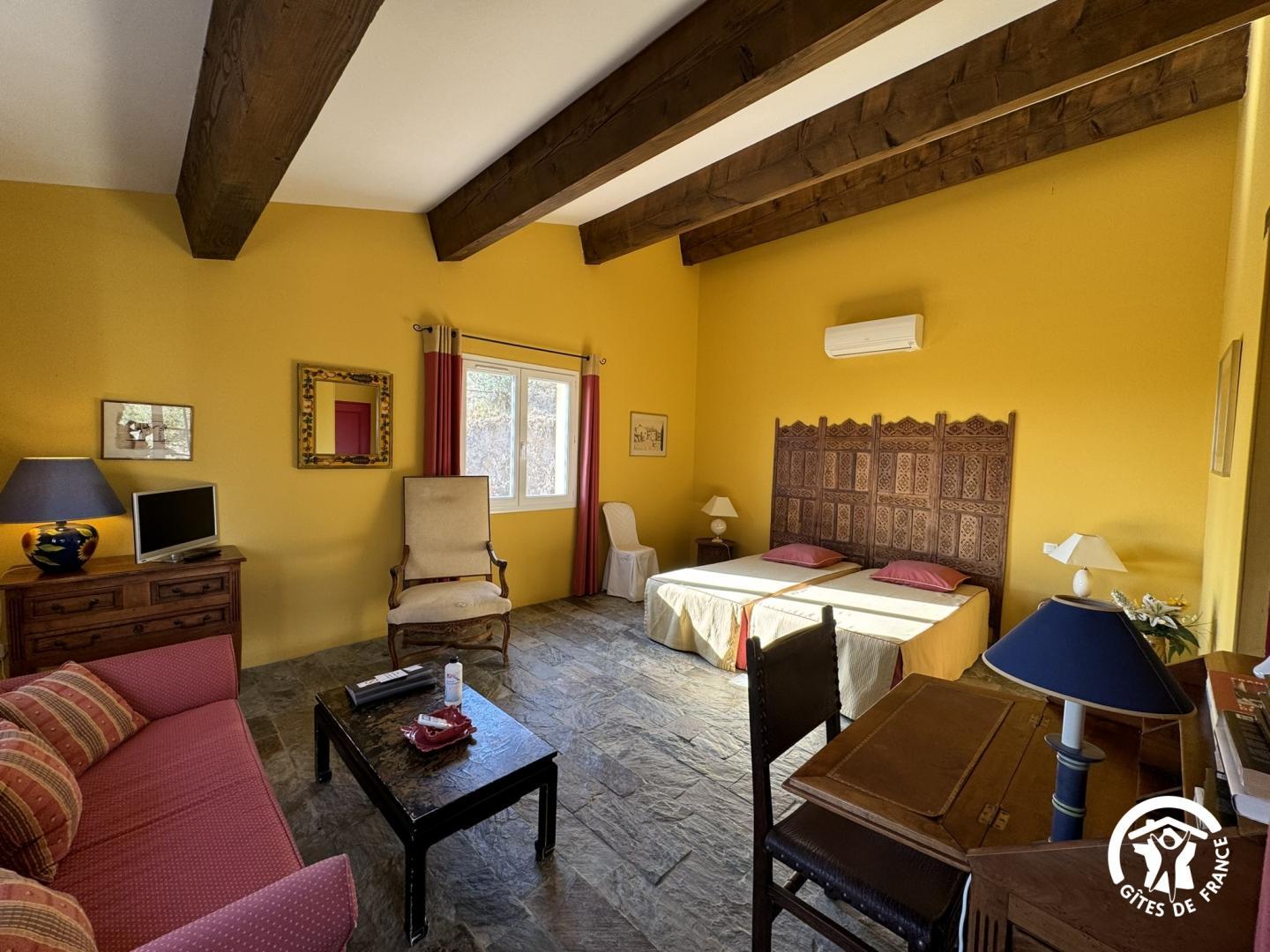 66G103306 9a1b1ce2556f4f78b3469ad2d3f10aef