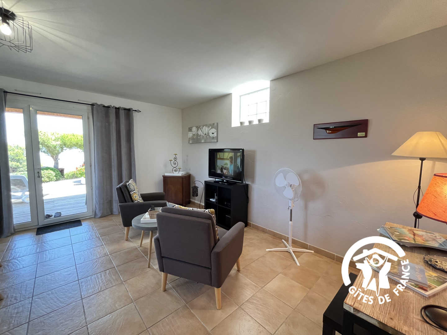 66G109901 a216b5eda74a4860ba5aa7c1b147d5e3