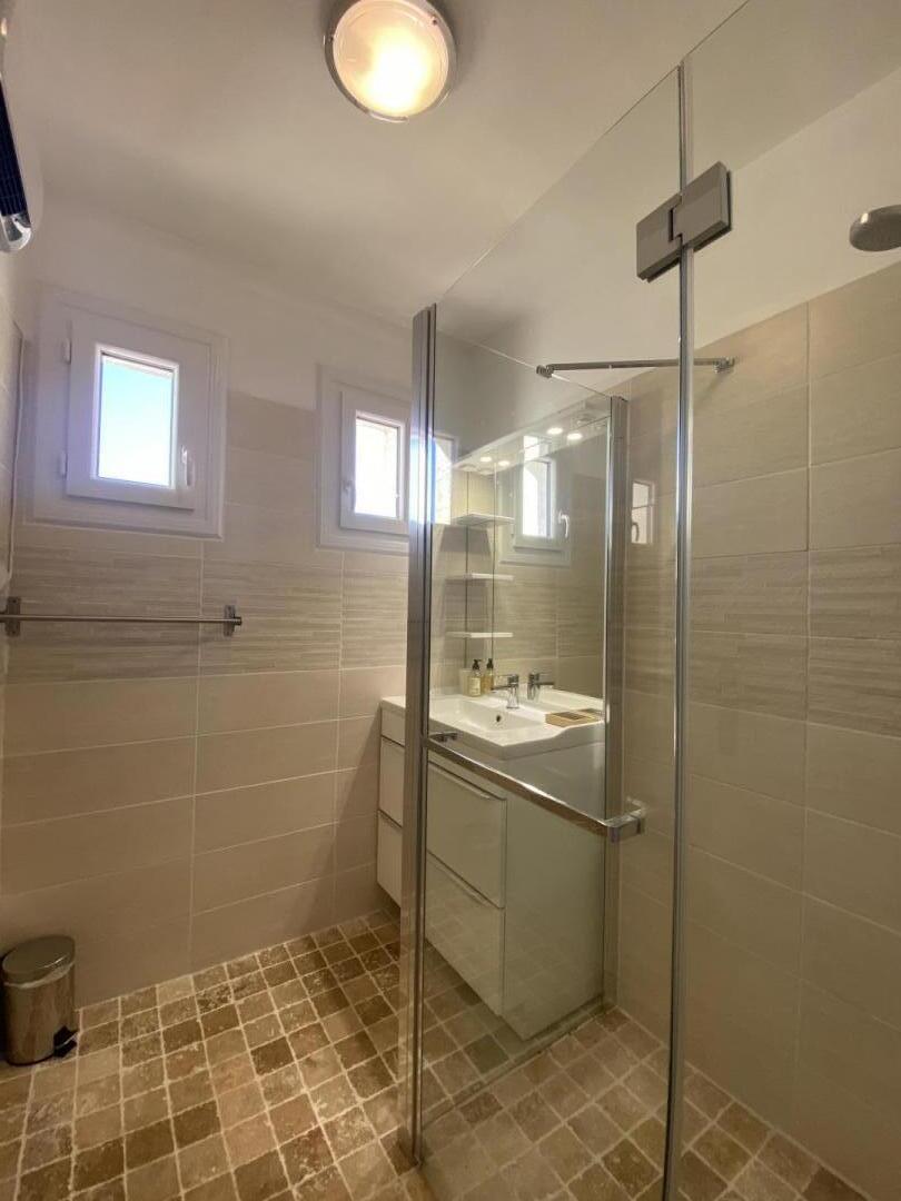 66G109905 38e87ada591b4b7b85a7cc67f14f881c