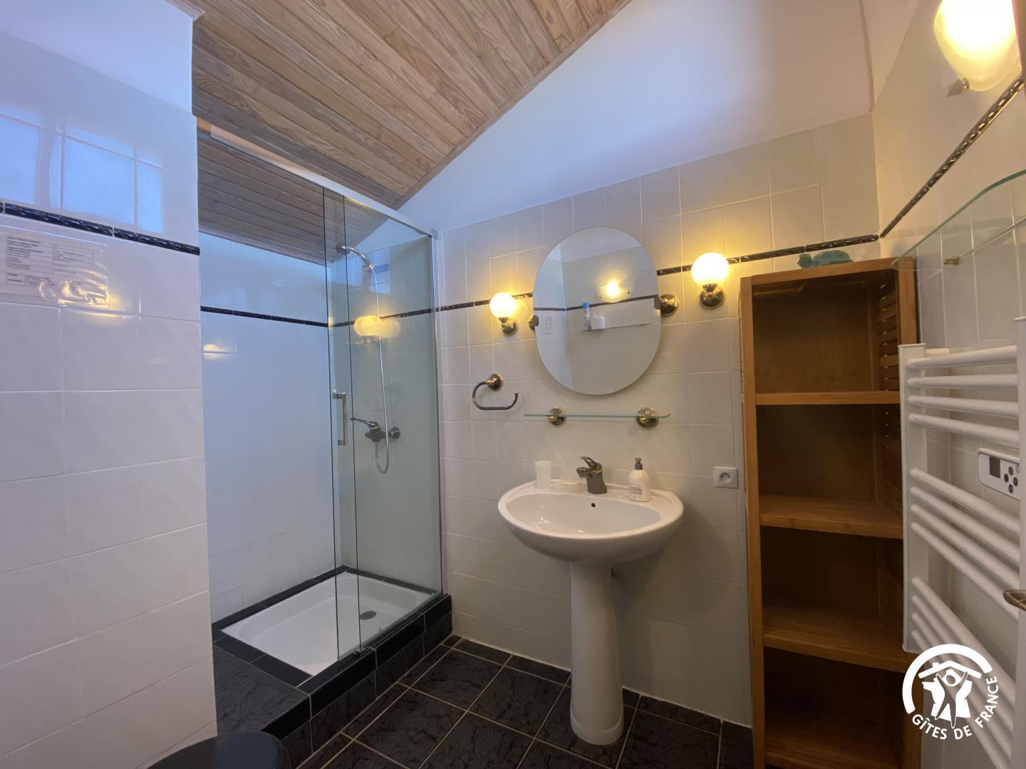 66G109905 3e410b6e7ec846f5bef4dbb702c7a1a3