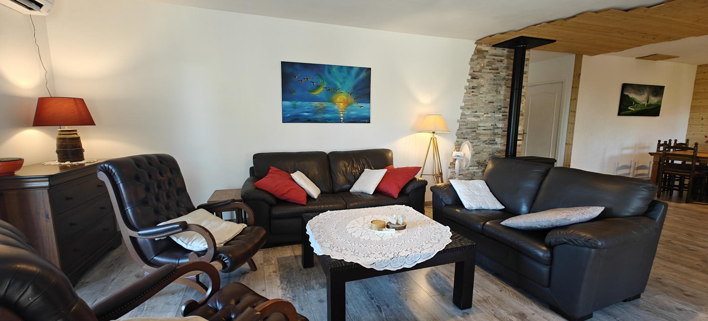 66G109905 f2110dabc6a34ed78cb6eb8a0249b835