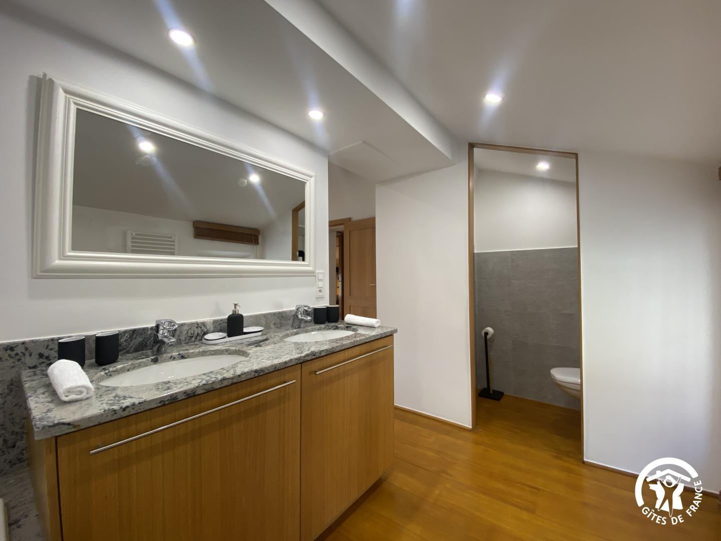 66G111201 2b2ef96421a342fd882875080243602c