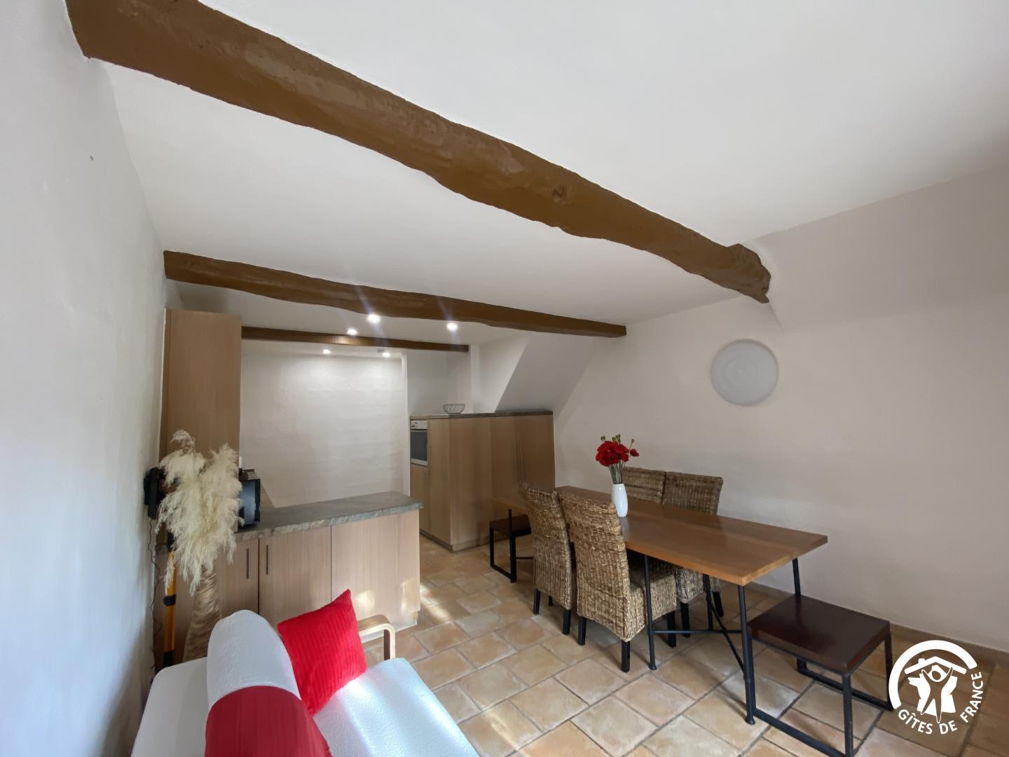 66G111201 2ef6f931d0ed4b36a5d3ddae48424fee