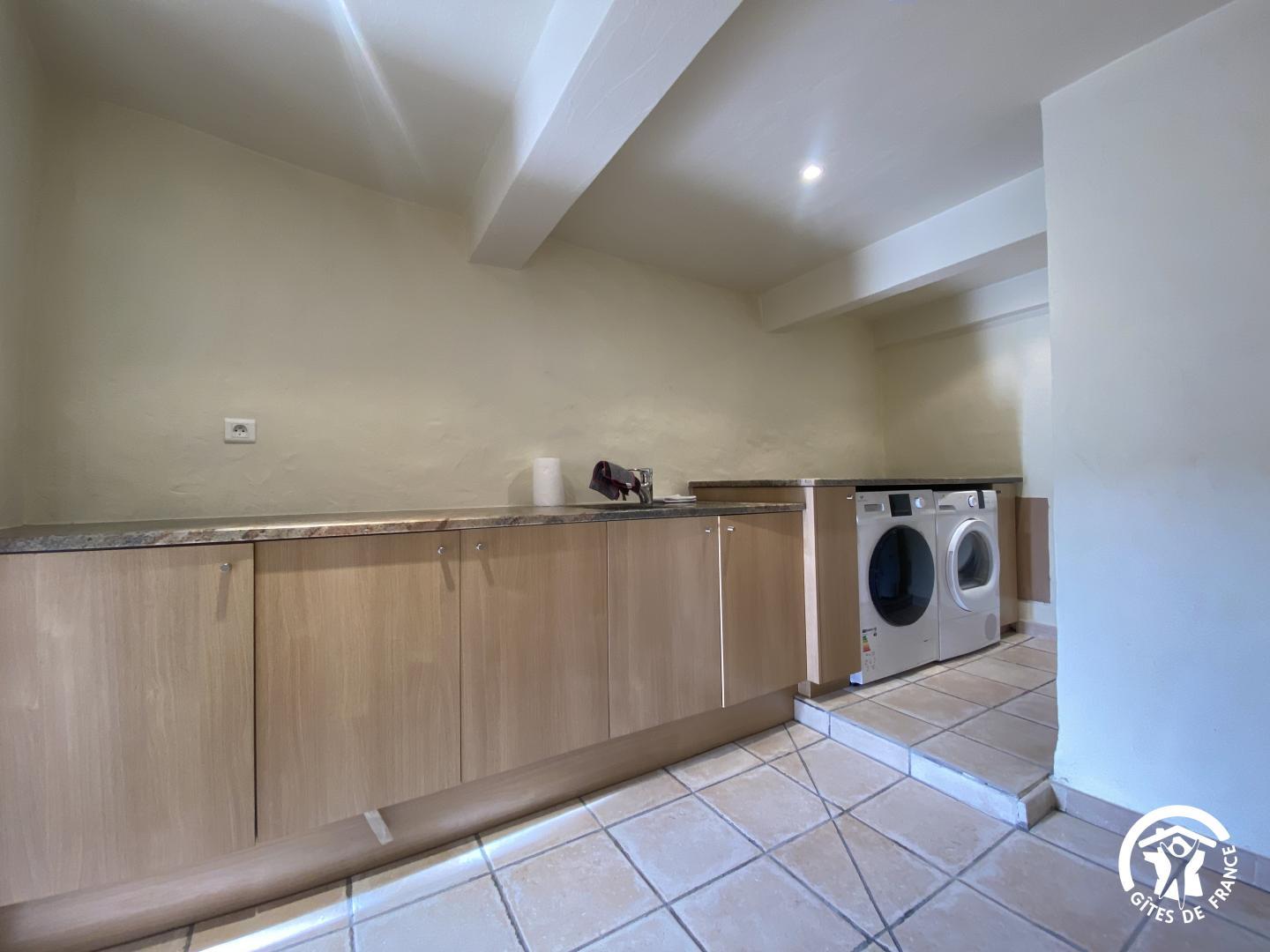 66G111201 42074e357b3543e5ad378e34fe43cb5f