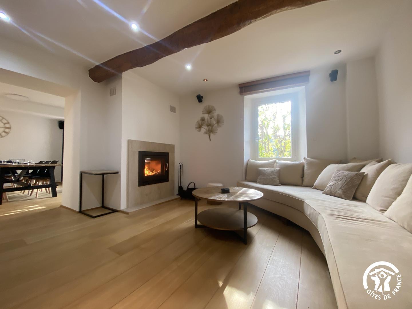 66G111201 5bde1c2f5ec4491393109d481b2f5c01