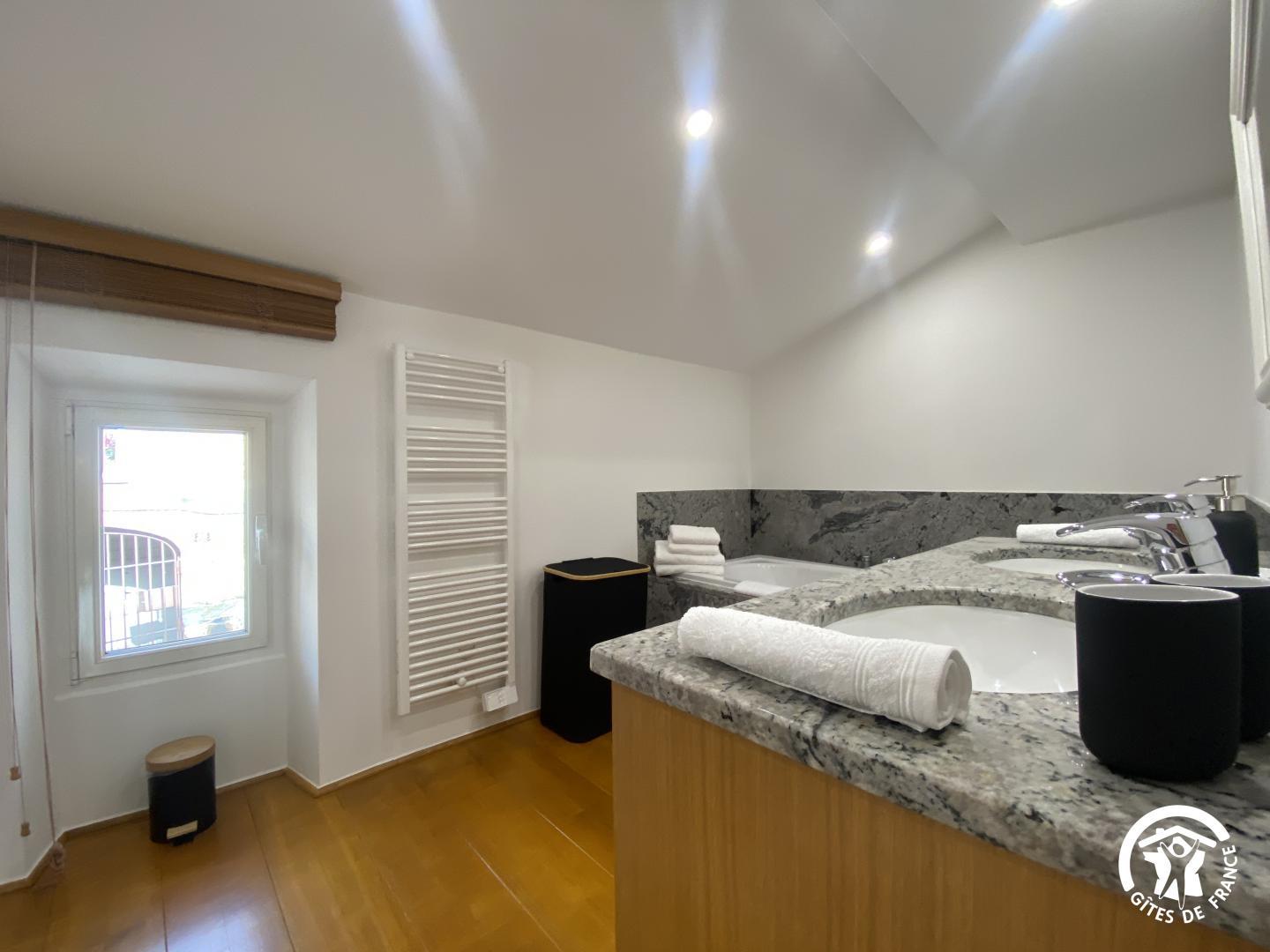 66G111201 5cb82ce825694b069c68f6ced3623bf1