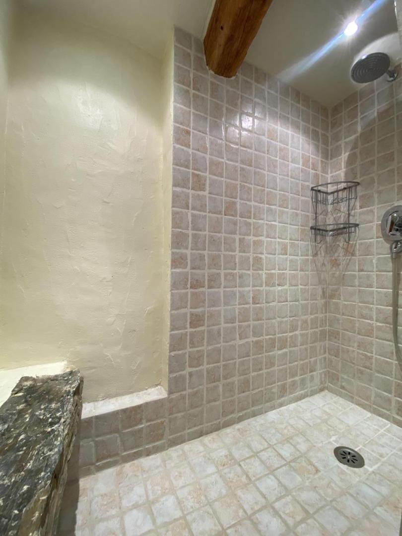 66G111201 893ab25fa772400ab2c54e91001376b8