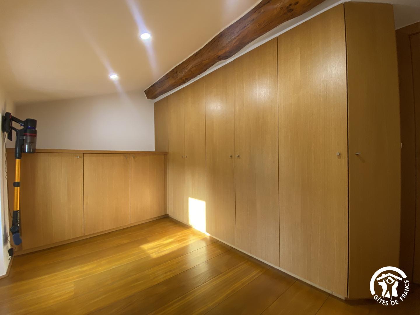 66G111201 92e20a5c48a14218bc5e0810f46fb0a4