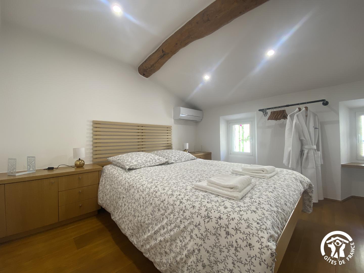 66G111201 a0f967948d8a4ed1b2ad4ccd88f7c158