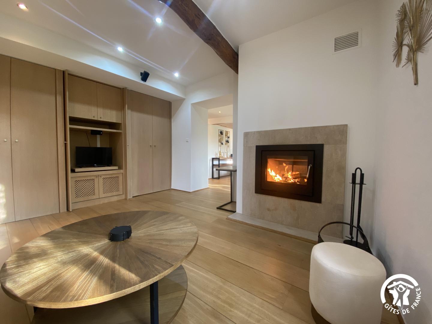 66G111201 b6230e5ab4cb4f59ae9afafa5d4b5651