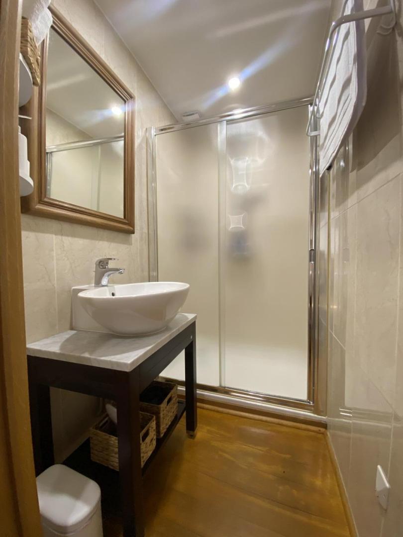 66G111201 de7b41c151494d0fa1d7ffd5553984dc