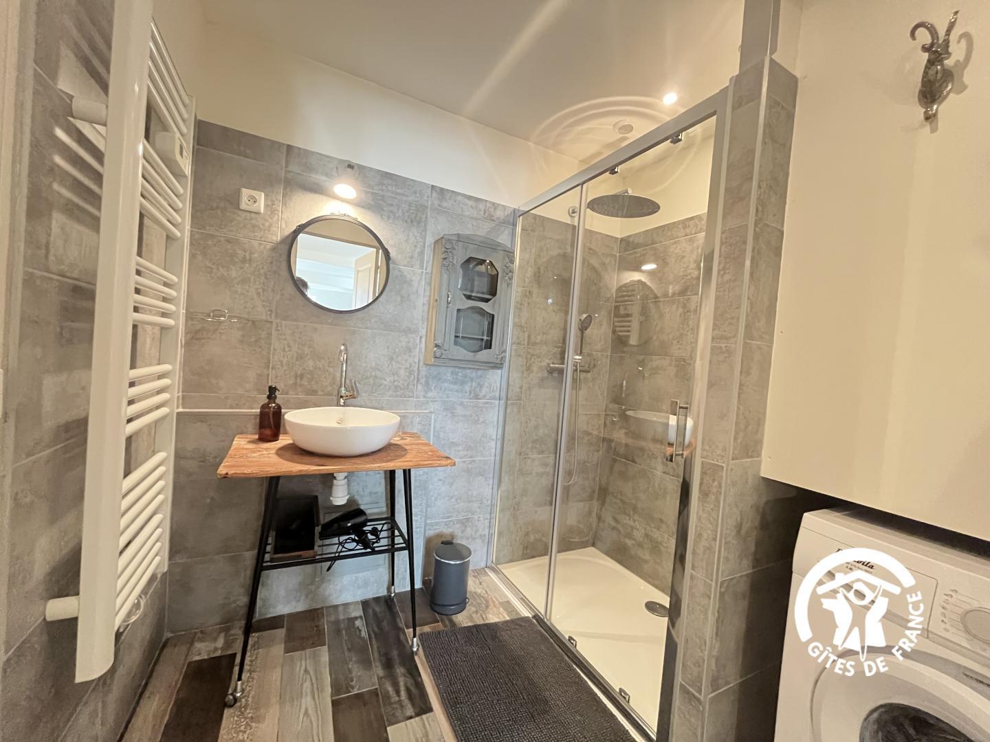 66G112605 fb5d0ff07bfb4ad19fab5033544f56b0