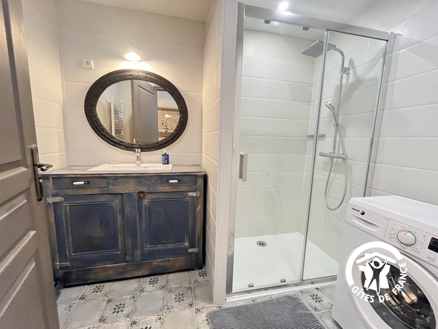 66G112606 5b26f04320b14ae8a79bc9c83bd017f4