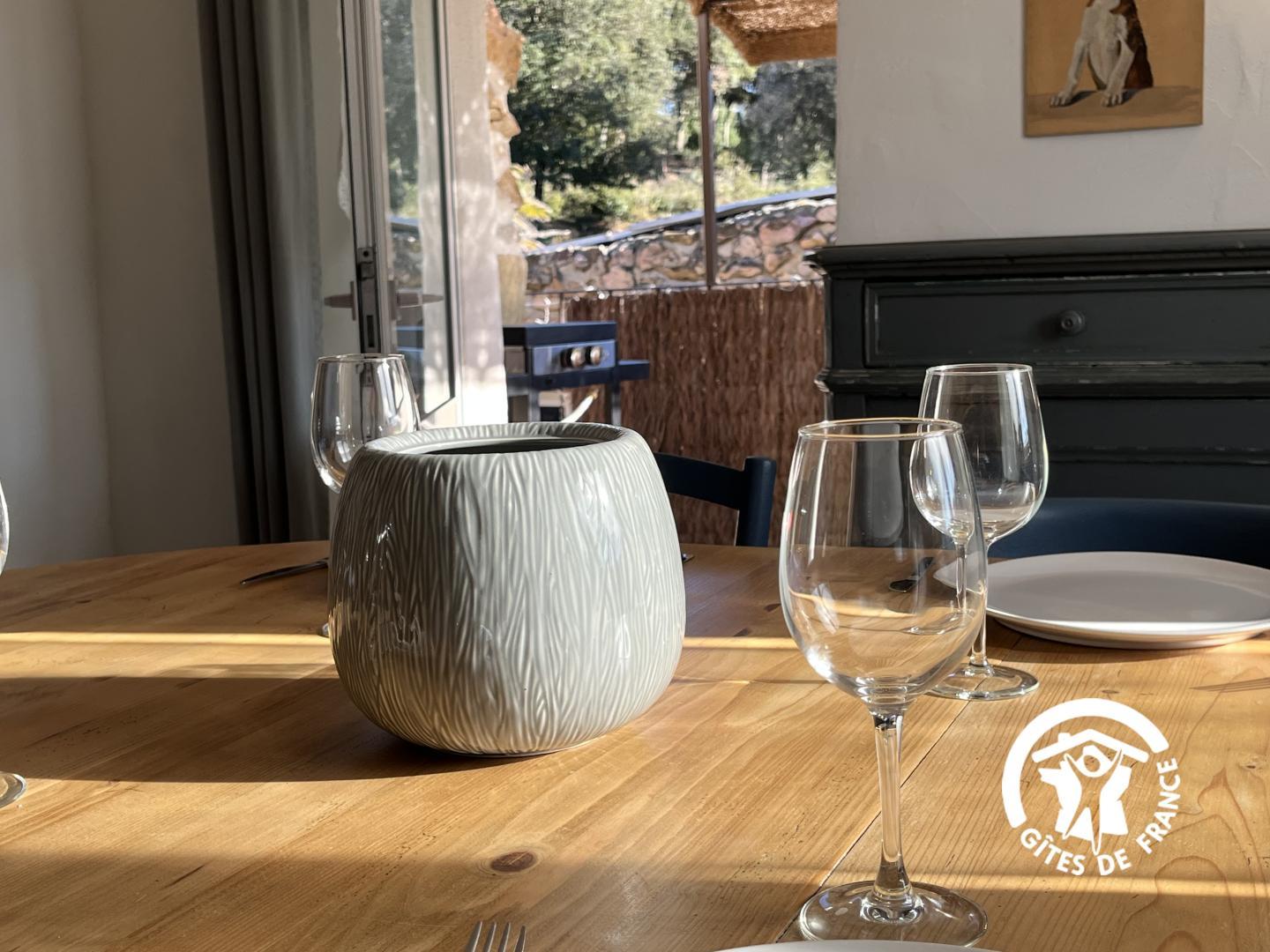 66G112606 8d419e9af002493bbcb966d1f38f9fd0