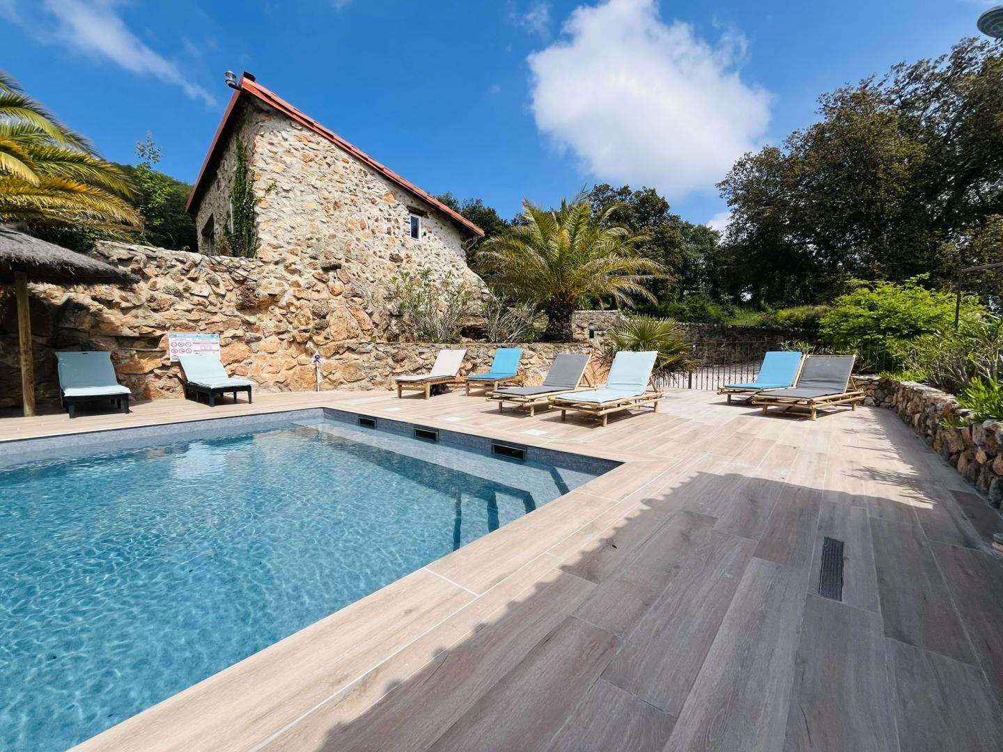 66G112607 87cb7d5afb5c43d7ae7792905d3d2b4f