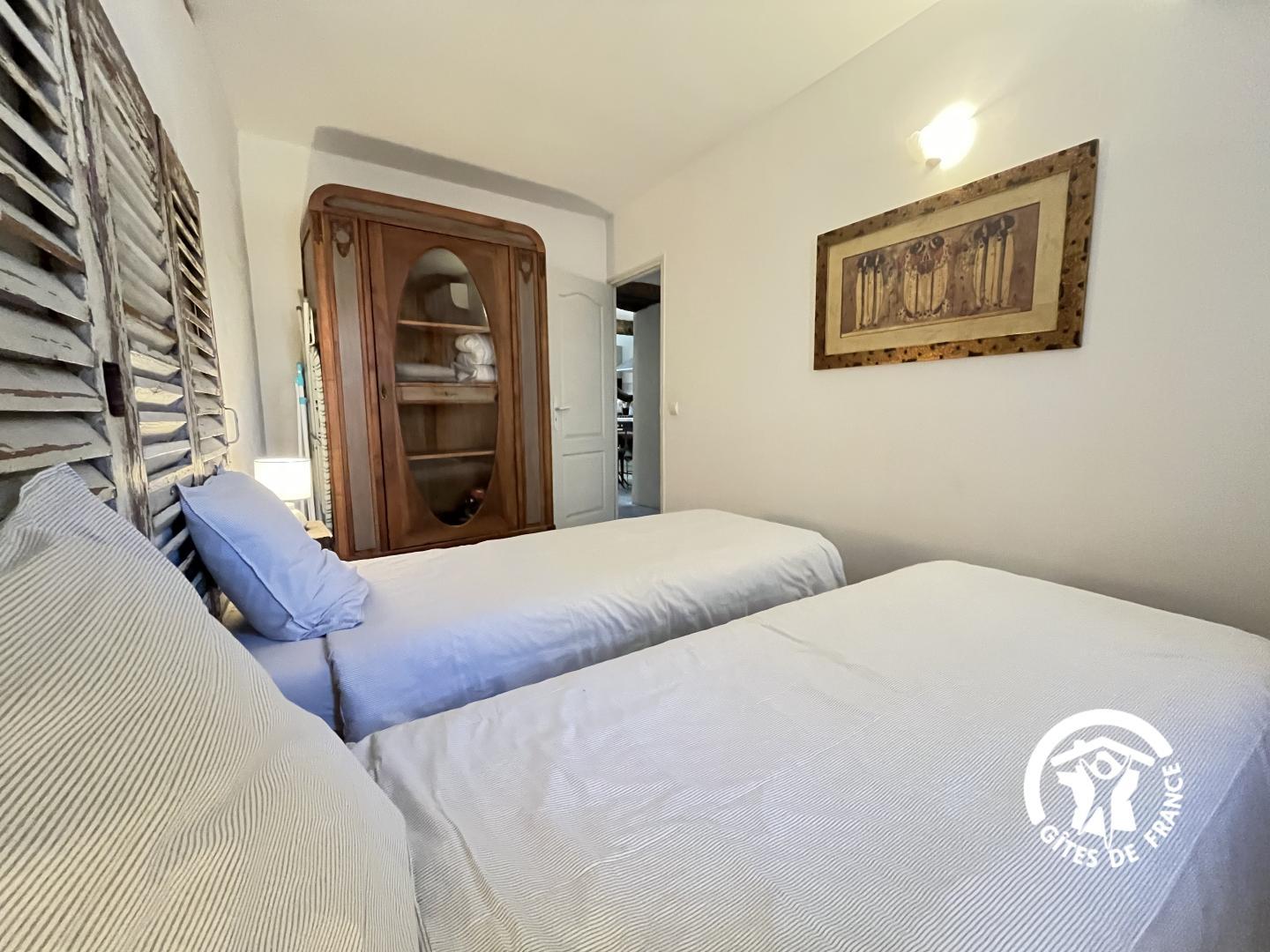 66G112608 9872b9e0bee54a3387928f4e43e2b389