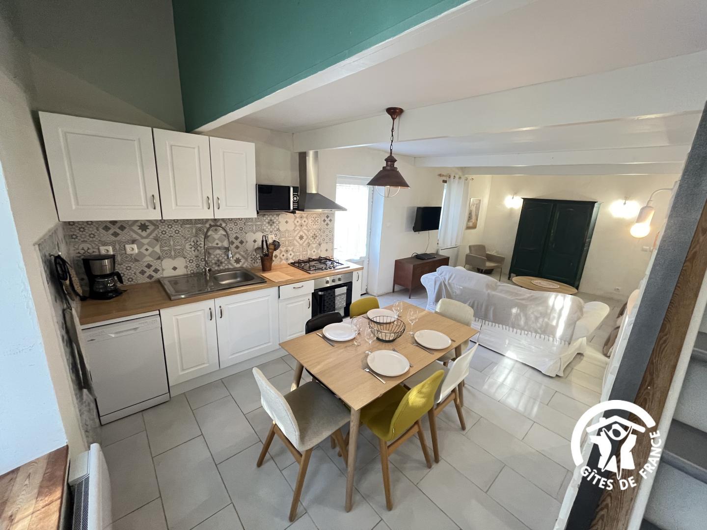 66G112610 40f9476f3b044db0bfa63bf92ea56a8f