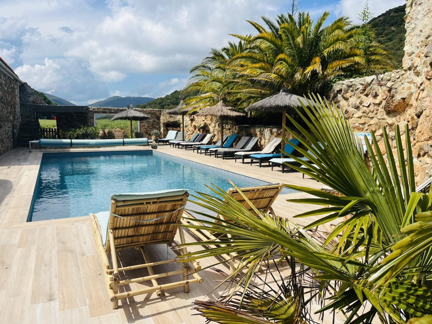 66G112610 9de6283414a54ad78cb94a28e21599ba