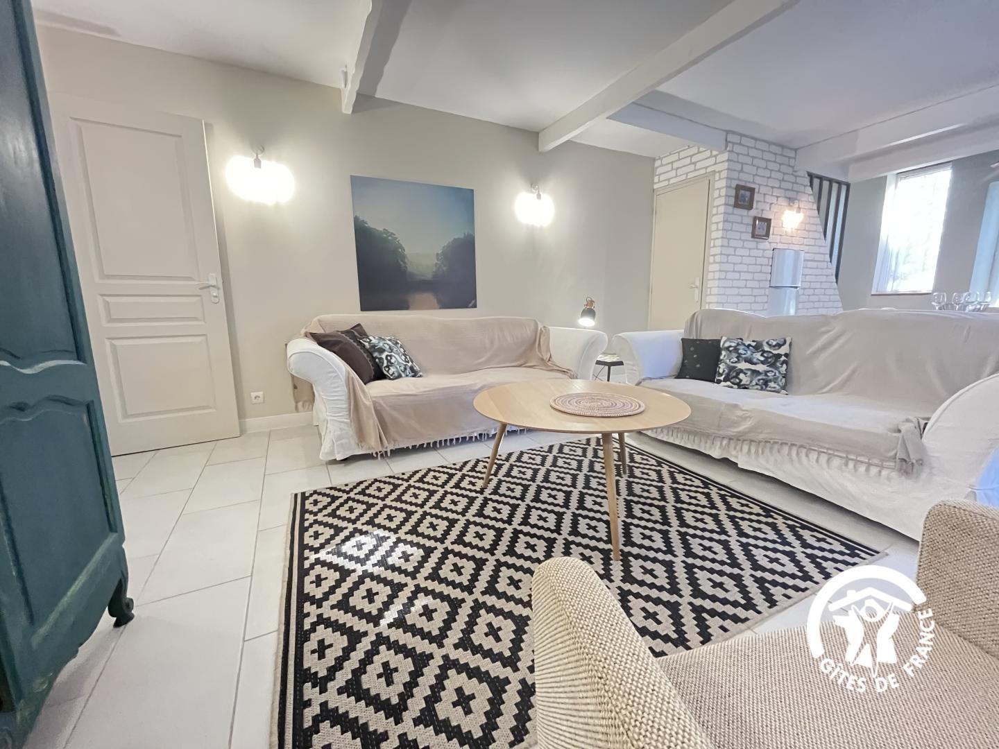 66G112610 e4c6b6f62f7a4812a04da873d911649f