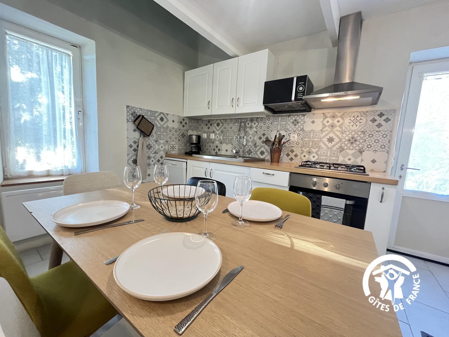 66G112610 eed29b717f5a4a1688d0fa52568eb973