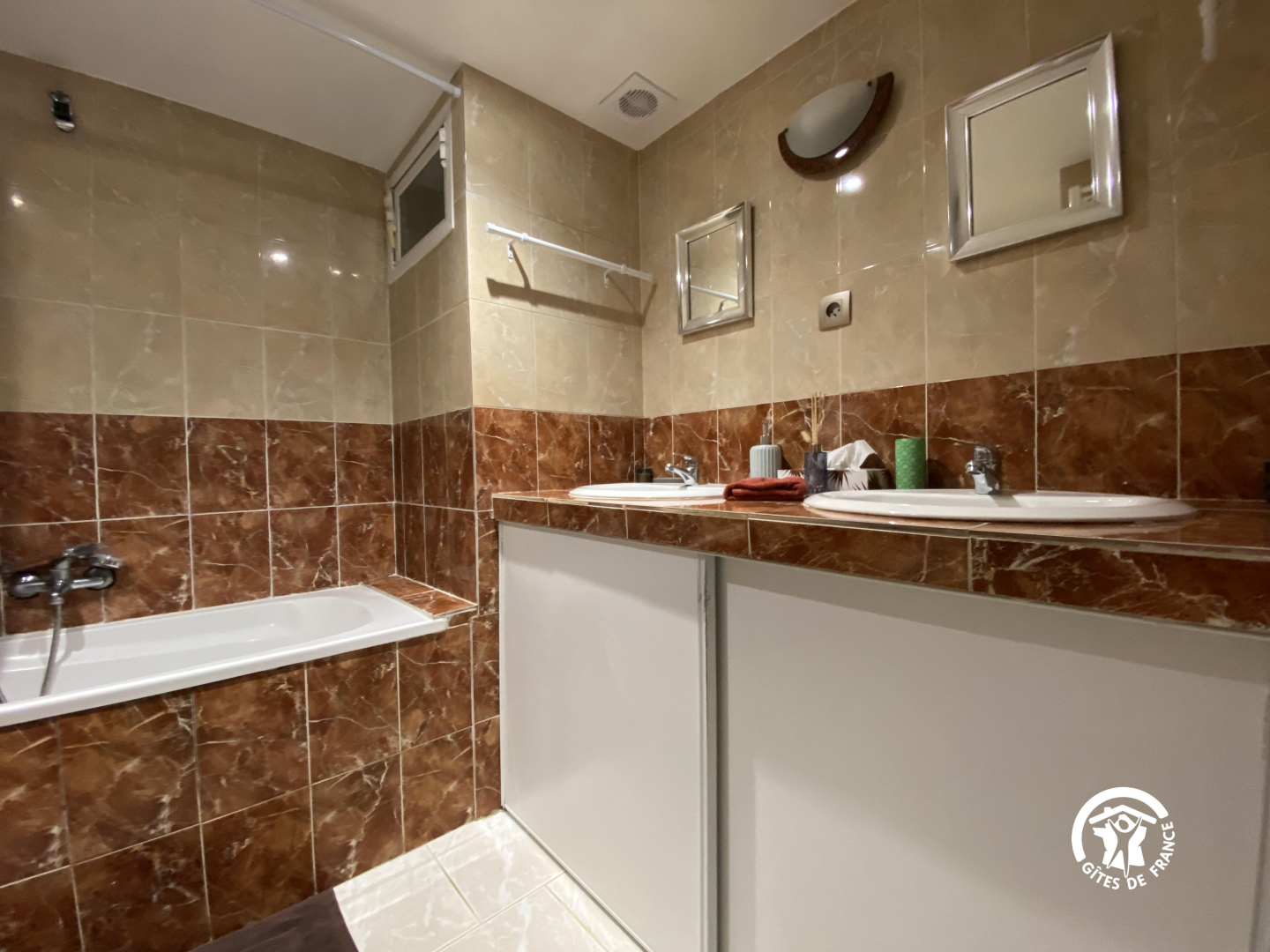 66G113410 f712cd8a10db4796b6bfaf3a2d9ff27b