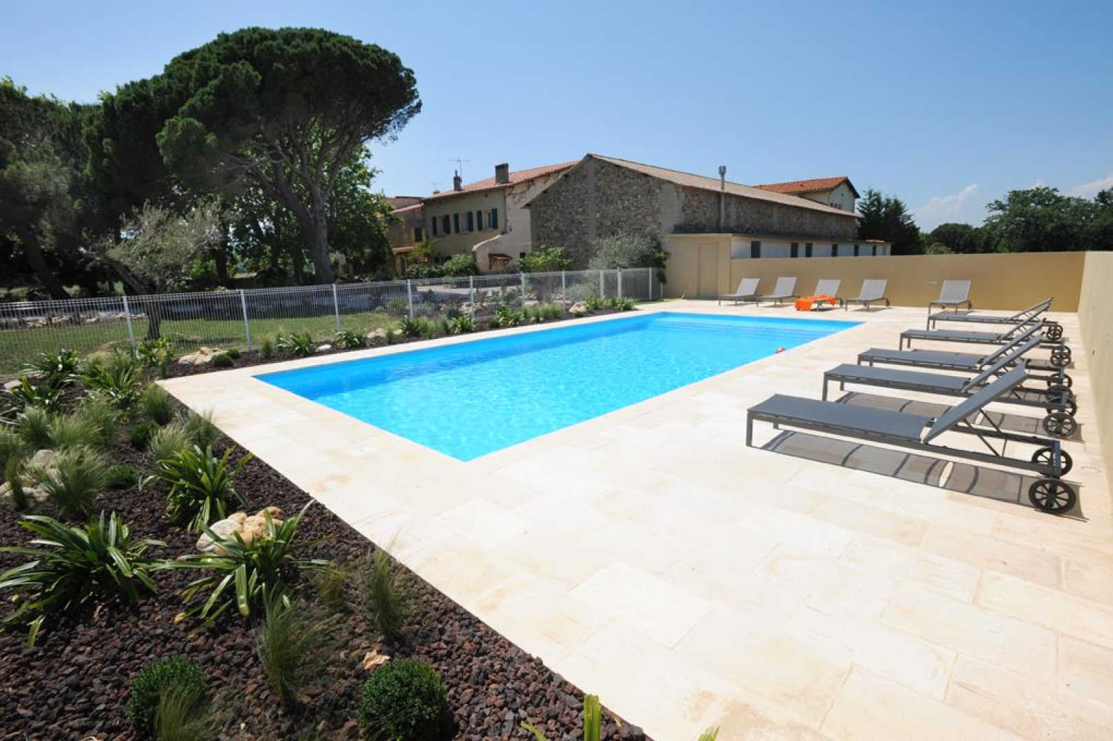 66G121004 2c52b6f8edce481cbc5ff27b9f43a95e