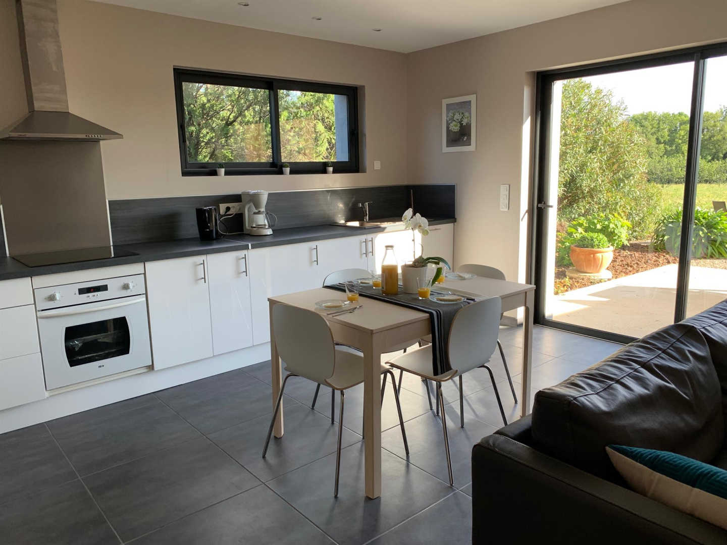 66G121004 3b67905908d64c2ebf40162051b588c8