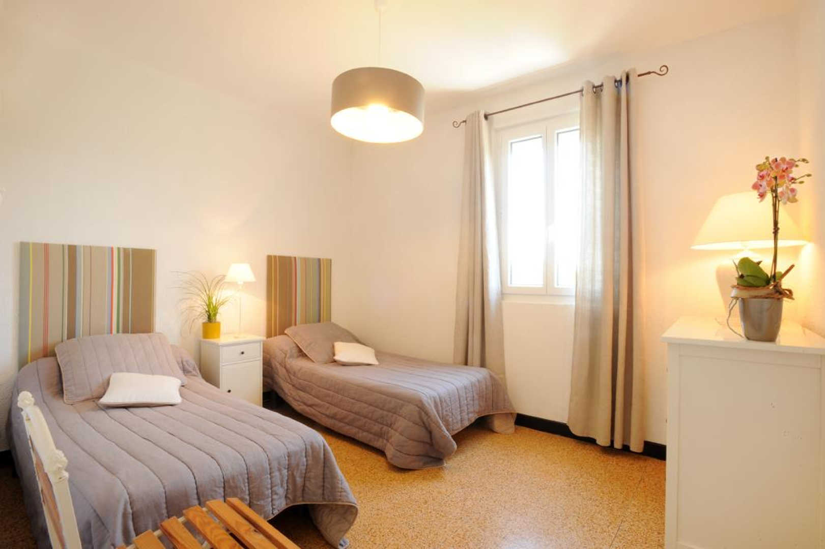 66G121004 f94dd6dcbaed427a9a6e47d94786bb5c