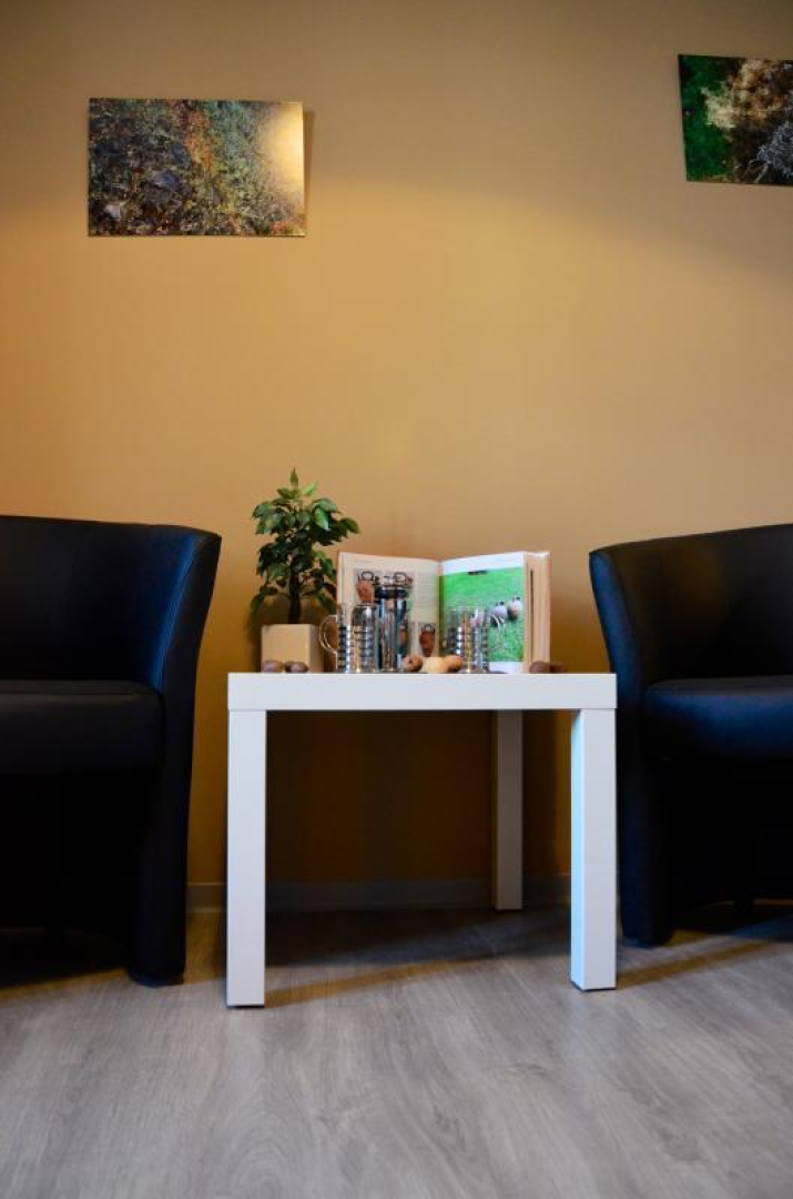 66G121033 8c02a7ba6da14a18a11b774e0689f2a9