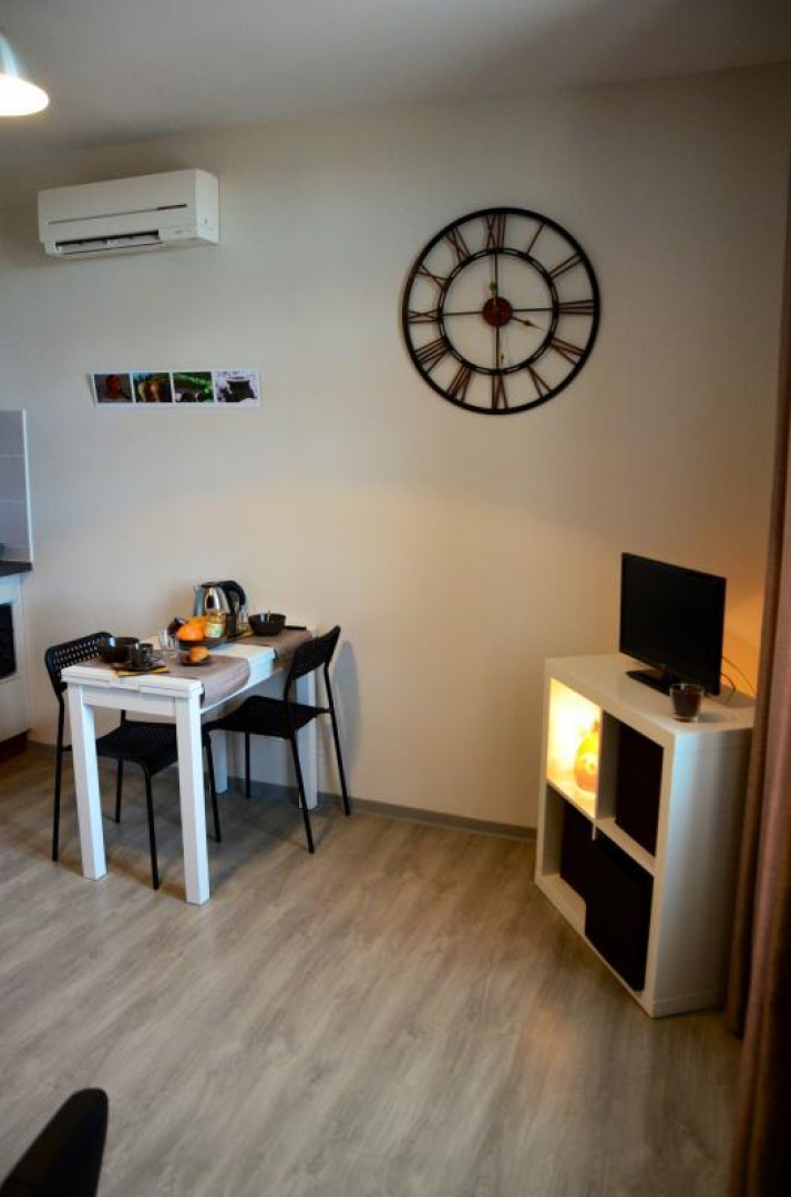 66G121033 c5f1a147e400414b9a058d7d7ea3fcbb